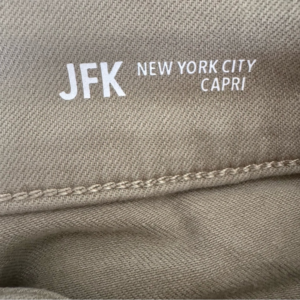 Warp + Weft JFK New York City Capri Sage Green 28x22 Excellent Condition - Picture 5 of 10
